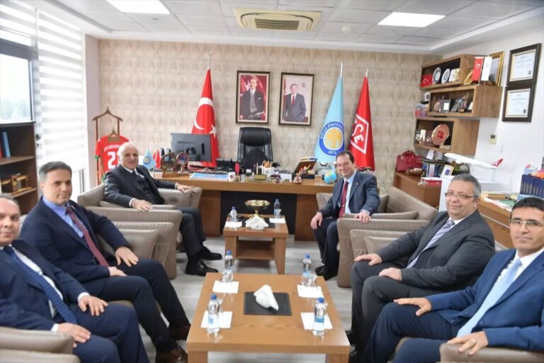 vali-zorluoglu-dude-ogrencilerle-bulustu-NCAXUCJC.jpg